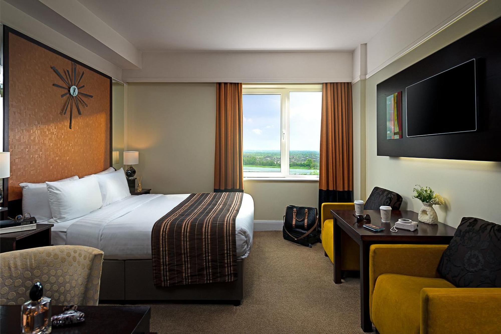 Carlton Hotel Blanchardstown Exteriör bild